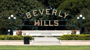 Hollywood Panoramic Views, Pool, Gym & Free parking!