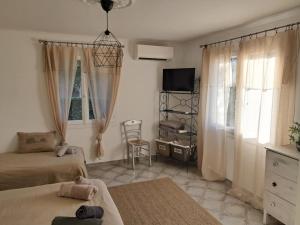 La maison de Manon, 4-5personnes, 75m2, centre village avec piscine privée