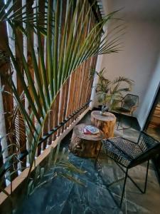 House near the best restaurants and garden events