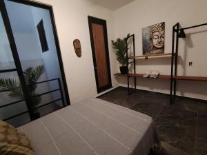 House near the best restaurants and garden events