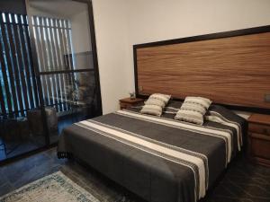 House near the best restaurants and garden events