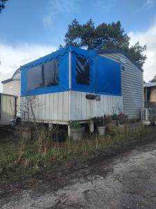 Le mobil home bleu !