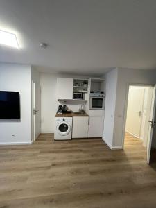 Zentrales und renoviertes Apartment nähe Medienhafen mit Balkon