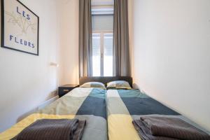 Dob 2 BR Apartment downtown