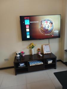 Bayfront Suite near Airport, MOA, PICC, Star City, OKADA With Fast WIFI & Netflix Free Pool Access