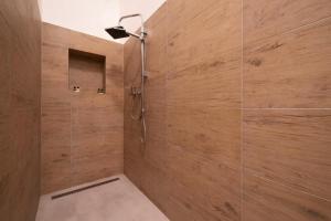 Dob 2 BR Apartment downtown