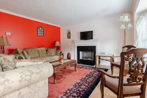 Great 4BR Home Near Emerald Pointe & Downtown