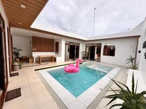 Miyego villa a modern private villa with Pool near Philippine Arena