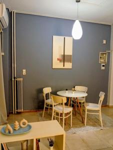 Minimalistic luxury apartment in Acropolis