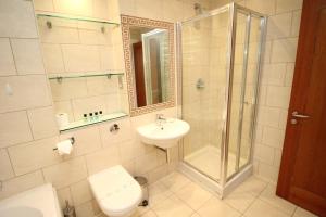 Les Bateaux - Frontline Views of Poole Quay from Balcony