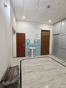 Peaceful 2BHK stay near Banaras Railway Station