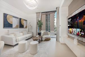 Burj Khalifa & Downtown Skyline View Apartment
