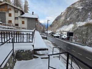 La Casa di Natan Ski In and Out Alpine Retreat