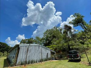 Pauapique - Suítes com café da manhã, ar condicionado e frigobar à 900 metros da Rota do Vinho