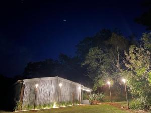 Pauapique - Suítes com café da manhã, ar condicionado e frigobar à 900 metros da Rota do Vinho