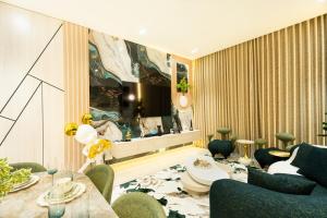 Binghatti Aurora, JVC Dubai - Unique Round Bed Experience with pool view
