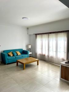 Hermosa casa recién renovada a cuadras del mar