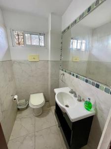 Hermosa casa recién renovada a cuadras del mar