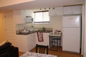 Modern 2 BR Vacation Home Near West Edmonton Mall