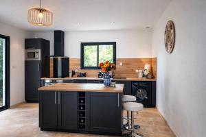 PINE and house DIRECTION with private jacuzzi -