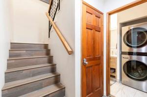 The Lodge Life Updated 2 and Loft in the heart of town