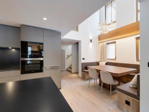 Duplex alpin 120 m², 4 chambres, cheminée à Val dIsère - FR-1-567-146