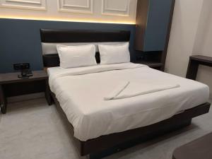 Just Renovated - Del Fox Hotel New Delhi - Just a Minute Away From New Delhi Railway Station and Connaught Place