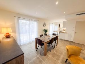 Les oiseaux, maison de 3 chambres et climatisation