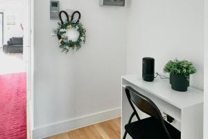 2 Bed Apartment - Sleeps 10 - Wifi Near Transport