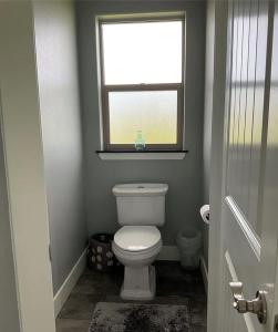 Peaceful 4 bedroom house near lake access