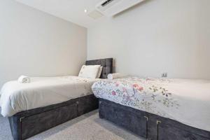 Heathrow Retail Park Aprt Sleeps SEVEN Turbo WiFi