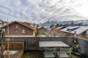 Lake and Mountain View Villa with Whirlpool and Free Parking in Huenibach