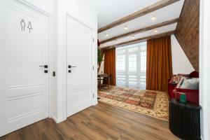 Freeman-2b - двоповерховий апартамент у котеджі з альтанкою та грилем для 6 гостей