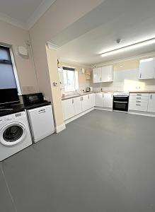 Atherley House - Winter Sale! Spacious Self Catered Rooms