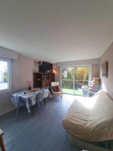 Appartement T2 4p idéalement placé Port, 150m plage du Nau, commerces
