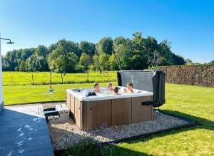 Luxe Villa Tramonto with jacuzzi