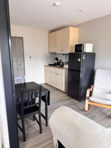 1 BDR 5 Swimming Pool Entire Apt Complex 5 Mins WALK To Naiyang Beach