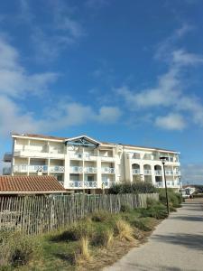 Mapalou Balcony Ocean View Cozy Downtown Parking