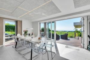 Pool - Sea view - Jacuzzi