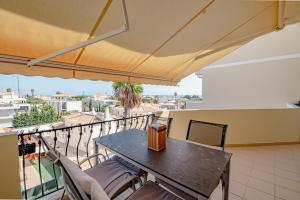 Sunny Condo- Pool Walk to the Beach