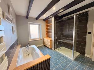 Renovated farm 8 people - Spa, sauna, fireplace