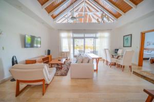 Luxury 2BR Villa next to Santa Fe