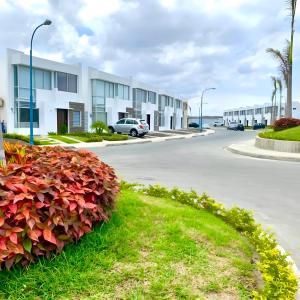 Casa Familiar a Pasos del Mar Playa y Felicidad