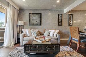 Luxury Condo Resort Amenities - Pool, Pickleball