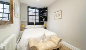 AMAZING Location Tower Bridge Shard on River Thames Boutique Historic Warehouse 3 Beds Secure Parking 2 Vehicles Garden Balcony Air conditioning