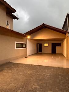 Casa Pedra e Luz em Bombinhas com piscina aquecida