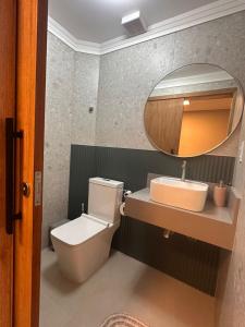 Casa Pedra e Luz em Bombinhas com piscina aquecida