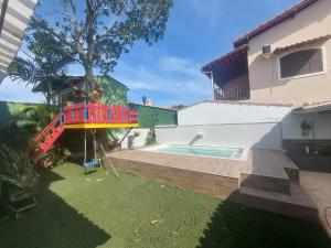 Casa com 5 quartos, hidromassagem e piscina