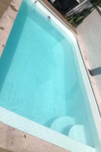 Casa com 5 quartos, hidromassagem e piscina