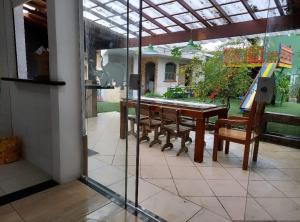 Casa com 5 quartos, hidromassagem e piscina